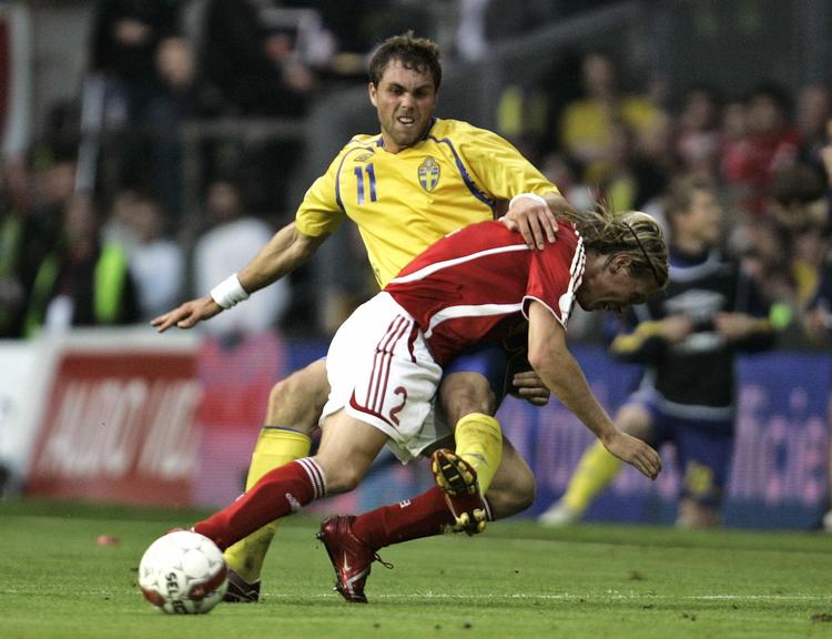 hovedpersoner. I 2007 blev den tidligere Brøndbyspiller Johan Elmander med sine to mål og eks-FCK'eren Christian Poulsen hovedpersoner i Parken, men siden har Sverige ikke scoret mod Danmark. 