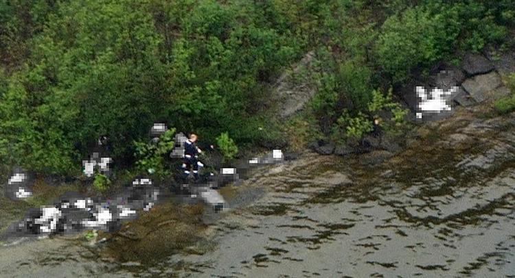 GERNINGSMAND. Anders Behring Breivik, der anes midt i billedet havde tilsyneladende 5-6 minutter mere end først antaget at operere i, da han 22. juli skød og dræbte 69 personer på øen Utøya. 