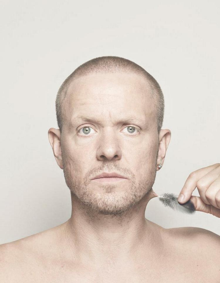 Anden. Anders Matthesen plukker sig selv i det kommende, meget personlige stand-up-show 'ANDERS'. 
