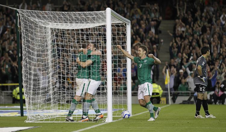 2-0. I den sidste kamp hjemme mod Armenien kunne Irland nøjes med uafgjort, så da Richard Dunne scorede til 2-0 efter en time, skulle meget gå galt., og Irland vandt da også 2-1. 