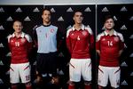 forpligtende. At landsholdstrøjen - her i den nye EM-udgave - forpligter, kan Niki Zimling, Thomas Sørensen, Daniel Agger og Lasse Schøne nok tilslutte sig. 