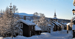TURISTMAGNET. Folk i Røros ser generelt glade og tilfredse ud, når de tøffer rundt på sparkstøtting i de stejle, snedækkede gader. 