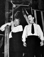 GALGENHUMOR. Kommunistlederen Aksel Larsen lod sig hænge af Osvald Helmuth, lige inden han brød ud og stiftede SF. 