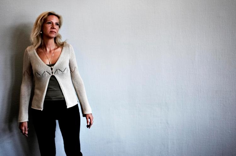 Spænding. Marklund disker op med et uhyggeligt gensyn med journalisten Annika Bengtzon, der denne gang kommer i store problemer, da hendes mand tages som gidsel i Somalia. 