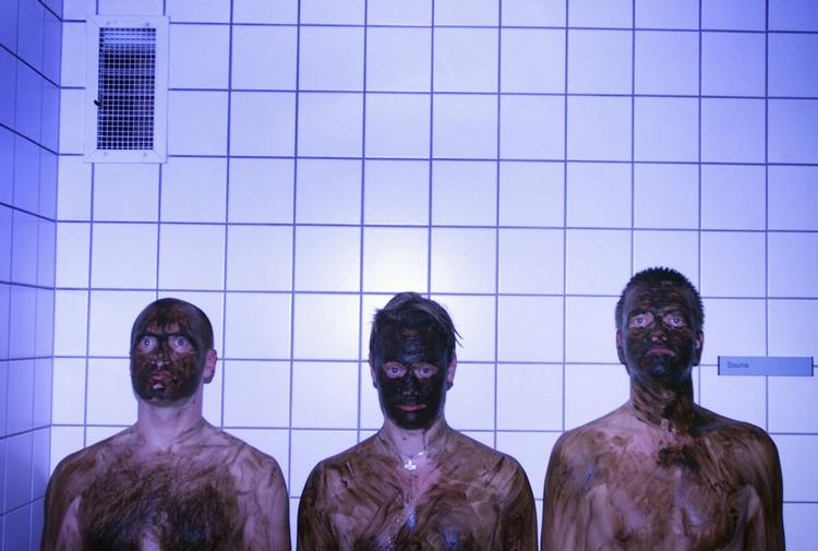 nej tak. Hiphopperne Malk De Koijn (billedet) har valgt at vente med at lægge deres nye album, 'Toback to the Fromtime', ud på streamingtjenester som Spotify og Wimp. Det samme gælder et verdensnavn som Coldplay. 