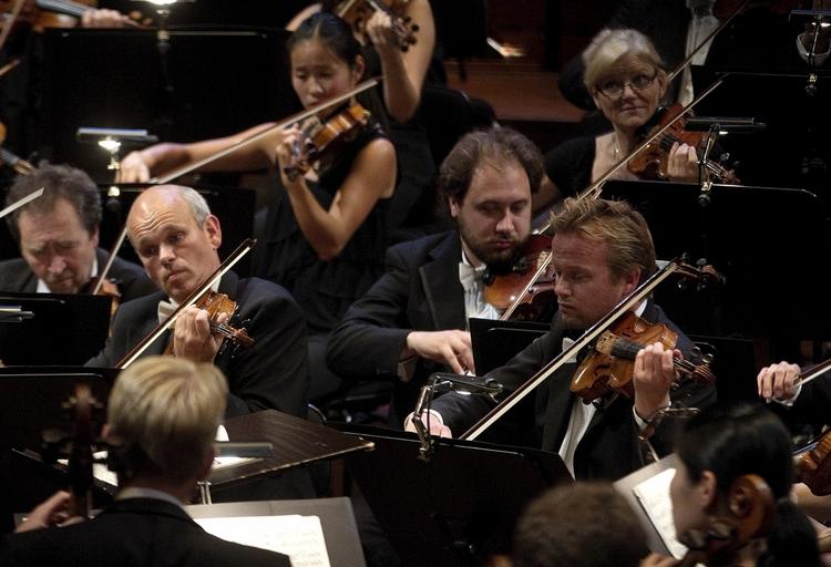 Symfoniorkester. DR SymfoniOrkester leverede flere førsteopførelser ved ugens Torsdagskoncert. 