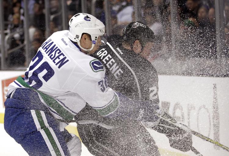 nhl. Efter at være blevet flyttet frem i førstekæden har Jannik Hansen scoret to gange for Vancouver Canucks. 
