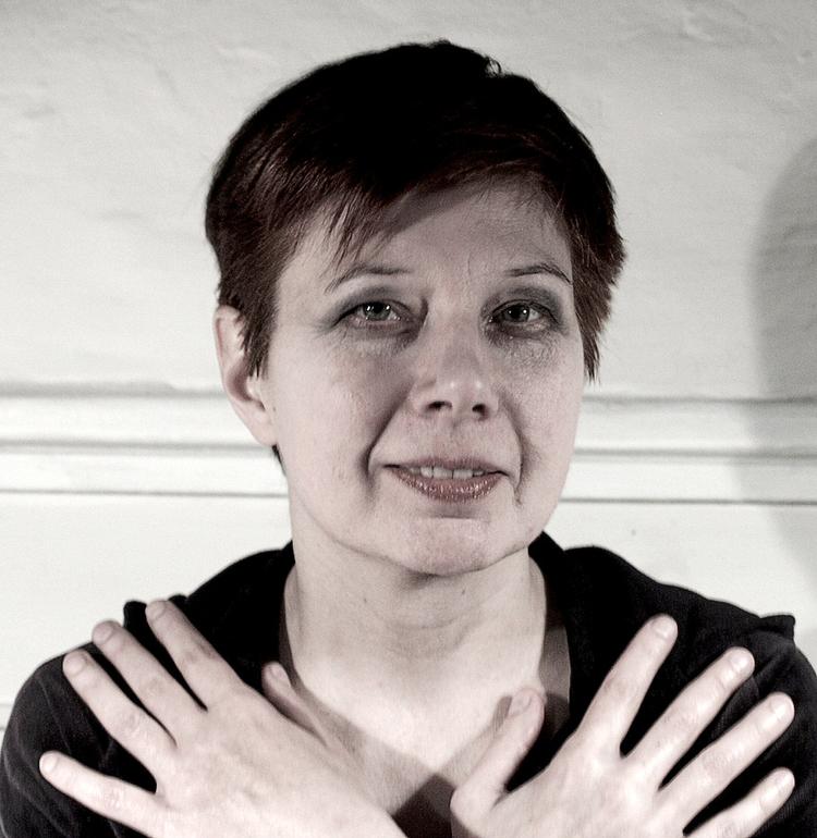 TILLØB. Juliane Preisler bremser desværre sig selv med »væltede sættekasser af bogstaver«. 