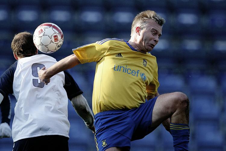 rekordholder. Med 556 kampe er Bjarne Jensen (th.) indehaver af klubrekorden i Brøndby, og nu er han som 52-årig også dansk mester for oldboys. 