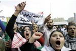 Overgreb. I Cairo var demonstranter i dag samlet på gaden, mens de arabiske ledere inden for besluttede at smide Syrien midlertidigt på porten. 