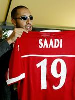 fodboldfan. Moamar Gaddafis søn Saadi Gaddafi, der flygtede til Niger efter Tripolis fald, var tidligere chef for det libyske fodboldforbund. Overgangsrådet i Libyen ønsker ham udleveret for forbrydelser begået, da Saadi Gaddafi netop bestred den rolle. 