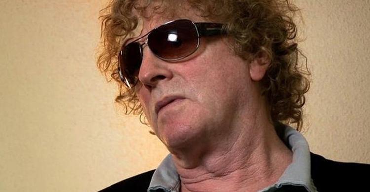 SHADES. Forsanger Ian Hunter bærer stadig sine store solbriller, som han gjorde i 1970'ernes storhedstid. 