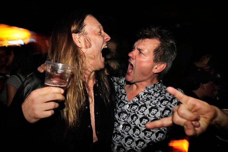 Jesper Binzer og fans fyrede den af både på og uden for scenen. 