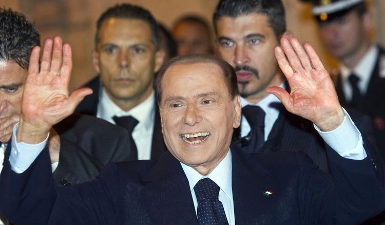 Afsked. I weekenden holdt Silvio Berlusconi sit løfte om at gå af, når en spareplan var vedtaget. 
