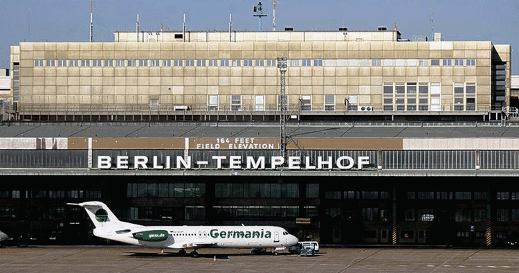 RESTAURERING. Tempelhof-bygningerne er opført i 1930'erne, og skulle være solide nok til en stor tagterrasse, da de daværende nazistiske bygherrer arbejdede med planer om at opføre en tribune til 85.000 mennesker. 
