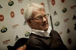 Splittelse. Morten Olsens beslutning om at forlænge sin landstrænerkontrakt deler vandene. 