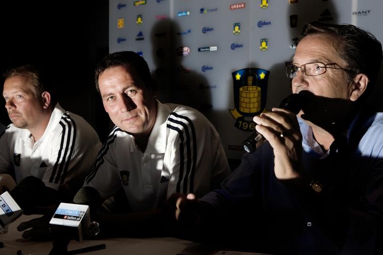 Fulham-træner. Det gik ikke i Brøndby, men i Manchester United har René Meulensteen (i midten) været en højt værdsat træner. 