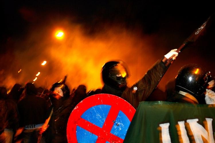 Undercover. Den engelske politiagent Mark Kennedy infiltrerede miljøet omkring Ungdomshuset, der blev ryddet under voldsomme optøjer i Marts 2007. 