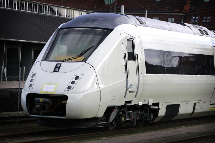 Problembarn. DSB har haft et hyr med at få IC4-togene ud at køre - og nu holder de igen stille. 