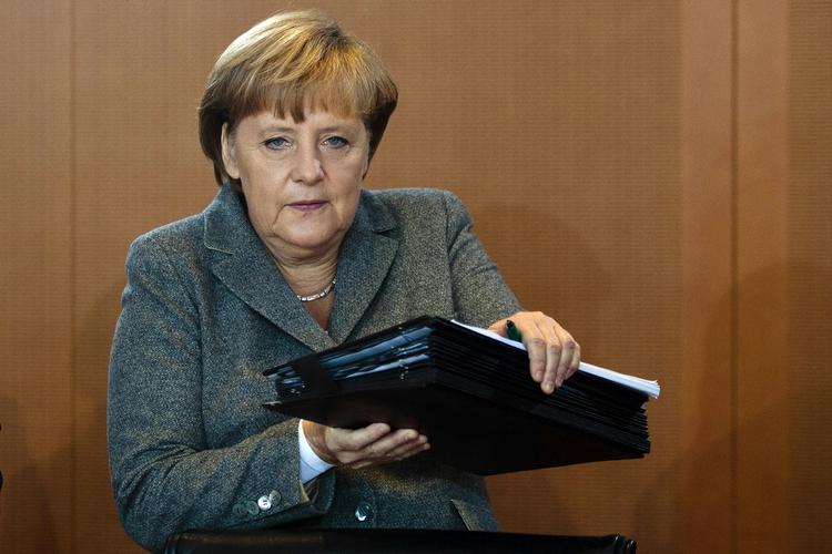 Rystende. Afsløringen af en stribe politisk motiverede drab har rystet de tyske toppolitikere - inklusive kansler Angela Merkel. 