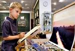 Barnekunstner. Allerede som 7-årig tjente Kieron Williamson nok til, at hans familie kunne flytte fra den lille toværelseslejlighed ved siden af en benzintank til et større hus i Norfolk i Østengland.