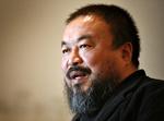 Kritiker. Trods myndighedernes forfølgelser er Ai Weiwei blevet ved med at udtale sig til udenlandske medier, ofte kritisk over manglende menneskerettigheder i Kina. Foto: Focke Strangmann/AP 