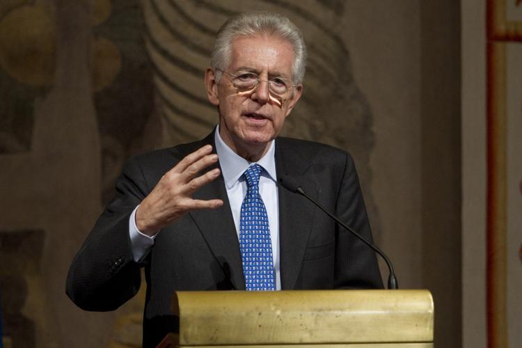 Problemer. Mario Monti kæmper i øjeblikket for at få en ny regering på plads, mens renten ser slem ud. 