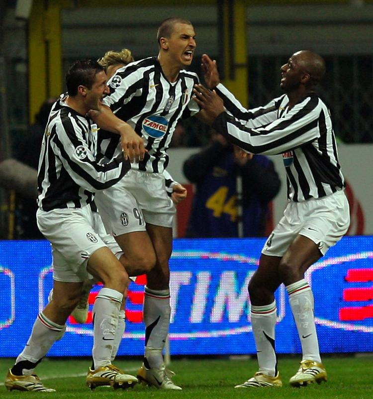 aftalt. Zlatan Ibrahimovic (midt) har scoret for Juventus i den skandaleprægede 2006-sæson, hvor holdet blewv tvangsnedrykket efter en afsløring af matchfixing. 