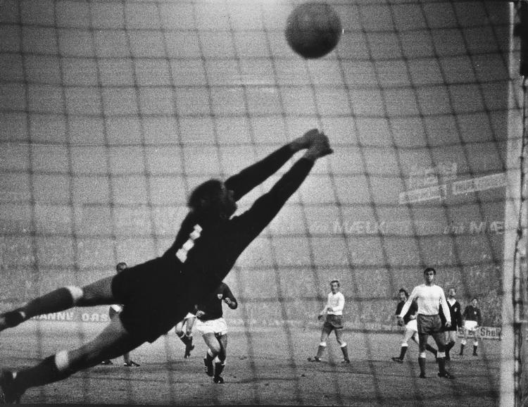 5-1. I 1969 scorede Finland første og sidste mål i en landskamp i Idrætsparken, men Bent Jensen scorede tre gange og Steen Rømer Larsen scorede sit andet mål til 5-1 med dette langskud. Steen Rømer Larsen scorede yderligere to mål på landsholdet, pudsigt nok også i en kamp, hvor en anden dansker scorede tre gange, nemlig i B 1903-spillerens debut mod Norge, hvor Tommy Troelsen lavede tre mål i 5-0-sejren. 