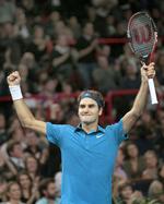 elegantier. Roger Federer vinder årets anden titel ved at besejre Jo-Wilfried Tsonga i Paris 13. november. 
