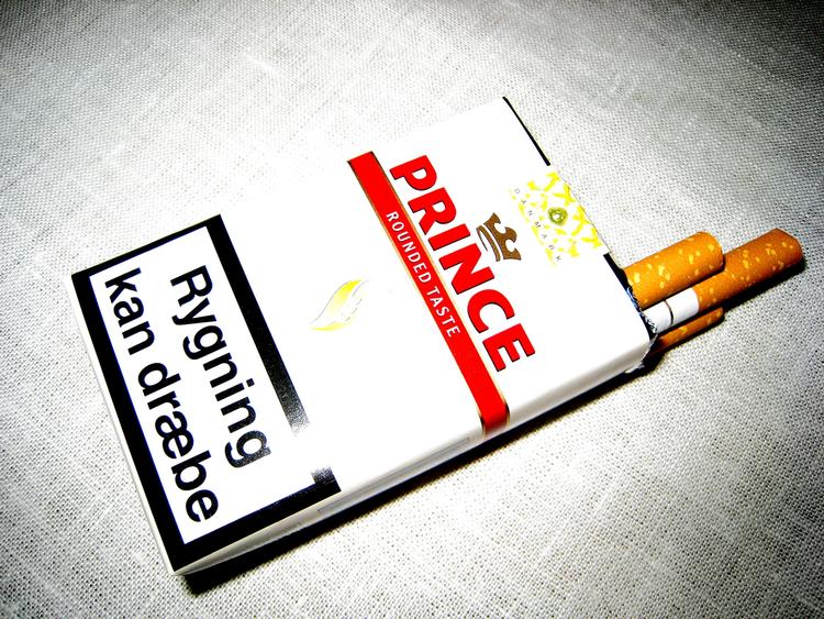 Prisstigning. Dagens signatur efterlyser politisk mod. Burde en pakke cigaretter ikke koste 50 kroner. 