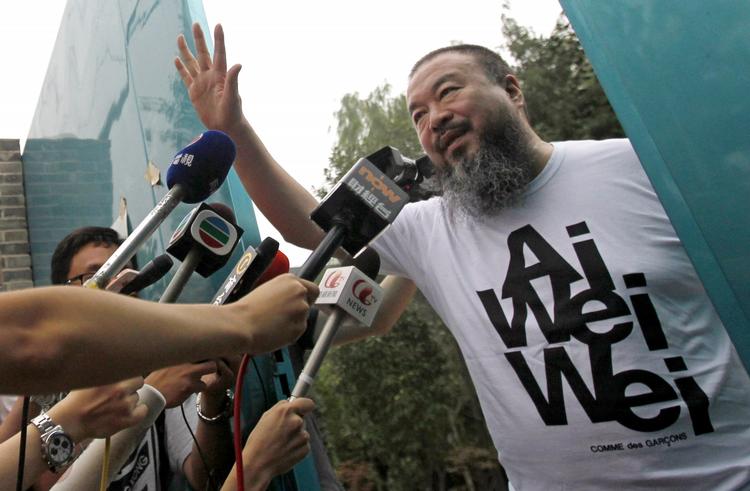 Fusk? Ai Weiwei står fast på at bøden er politisk motiveret som følge af hans årelange kritik af kinesiske samfundsforhold. 