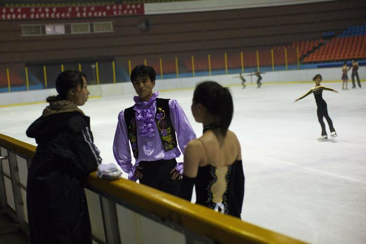 Prestige på is. Skøjteløbere træner på en bane i hovedstaden. 