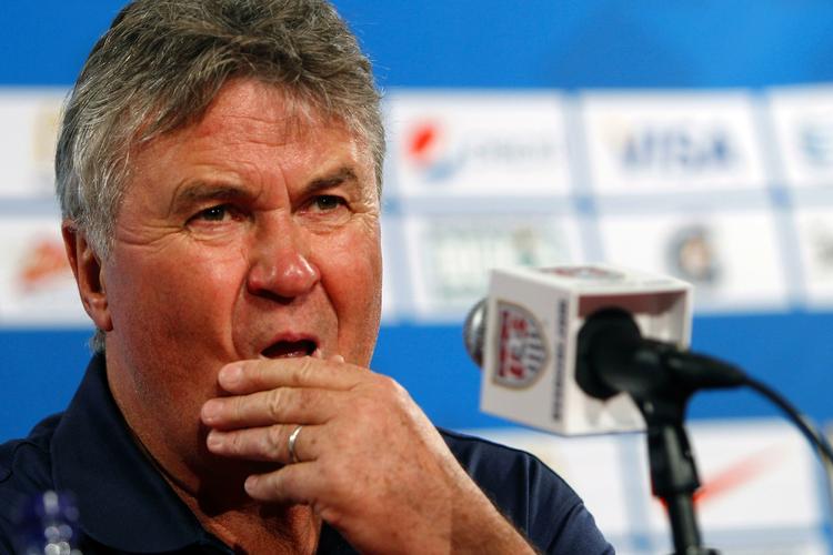 jobsøgende. Den afgående træner for Tyrkiet, Guus Hiddink får nok ikke svært ved at finde nyt job. Flere storklubber i England, Tyskland og Spanien har tidligere været ude efter den dygtige træner. 