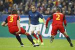 skuffende. Frankrigs Franck Ribery (midt) bliver standset af to belgiere under kampen i Paris tirsdag. 