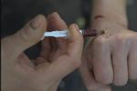 Heroin. Stofmisbrugerne skal have ordentlige forhold, mener formanden for Vesterbros mobile fixerum. Men det koster millioner, som politikerne endnu ikke har villet finde. 