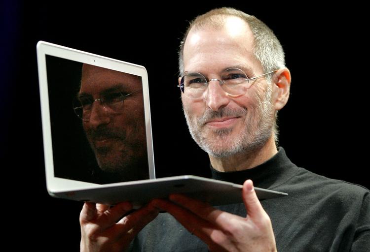 Navne. Da Apple-legenden Steve Jobs i oktober tabte kampen mod cancer, overhalede han Osama Bin Laden: Steve Jobs blev det mest anvendte navn med en 30-procents margen, og bin Laden røg således ned på en andenplads. 
