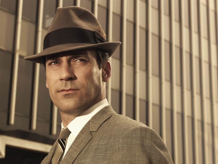 Don. Reklamehajen sender det stålsatte blik, som hverken kunderne eller kvinderne kan stå for i 'Mad Men'. 
