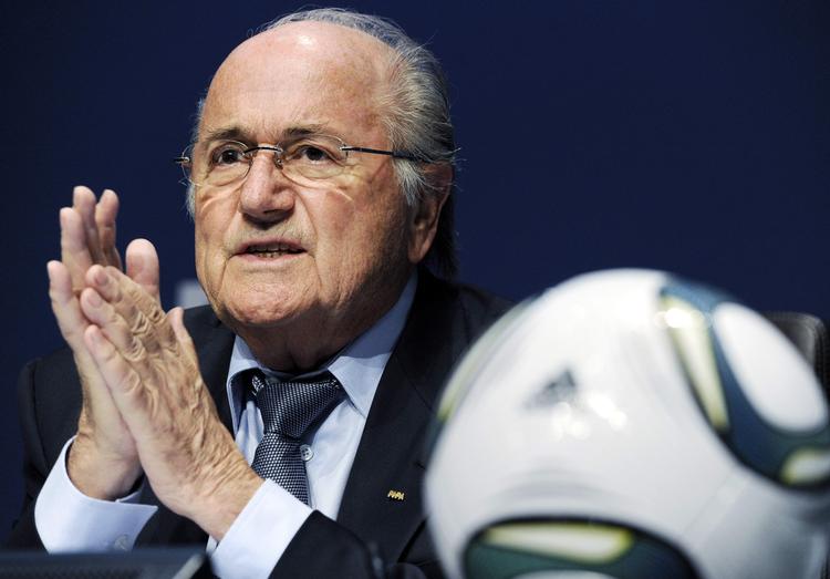 racisme. Fifa-præsident Sepp Blatter er endnu en gang kommet i modvind efter udtalelser, som tyder på, at han er langt fra virkelighedens verden på en fodboldbane. 