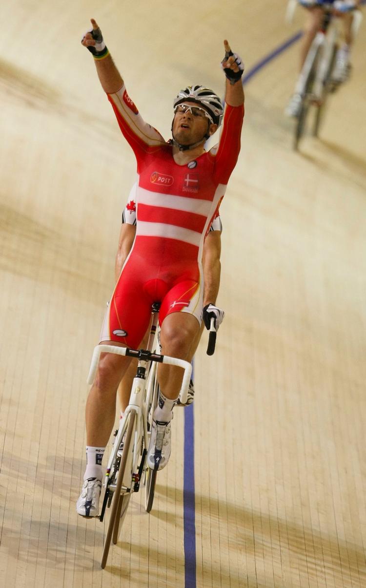 frifundet. Alex Rasmussen kører både bane- og landevejsløb. I 2009 blev han verdensmester i 4.000 meter holdforfølgelsesløb og verdensmester i parløb. 