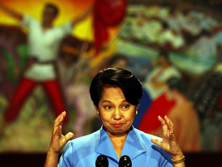 beskyldt. Filippinernes præsident fra 2001-2010, Gloria Macapagal Arroyo, afviser beskyldninger om, at hun ved kongresvalget i 2007 skulle have fiflet med stemmerne til fordel for sine egne kandidater. 