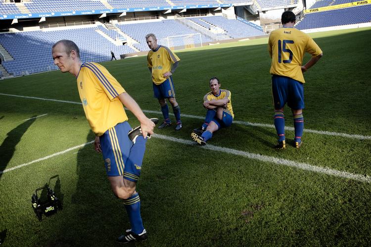 Nedtur. Brøndby må erkende at fremtidensdrømmene skal nedjusteres kraftigt. Her er det klubbens oldboys inden DM-finalen mod AGF, som de spillede i sidste uge. 