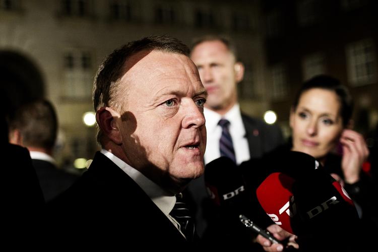 OPRØR. 30 Venstre-lokalformænd ønsker øget brugerbetaling på blandt andet lægebesøg. Det kan stikke en kæp i hjulet på Lars Løkkes Rasmusen (V) angreb på regeringen om, at den røde politik gør det dyrere at være dansker. 