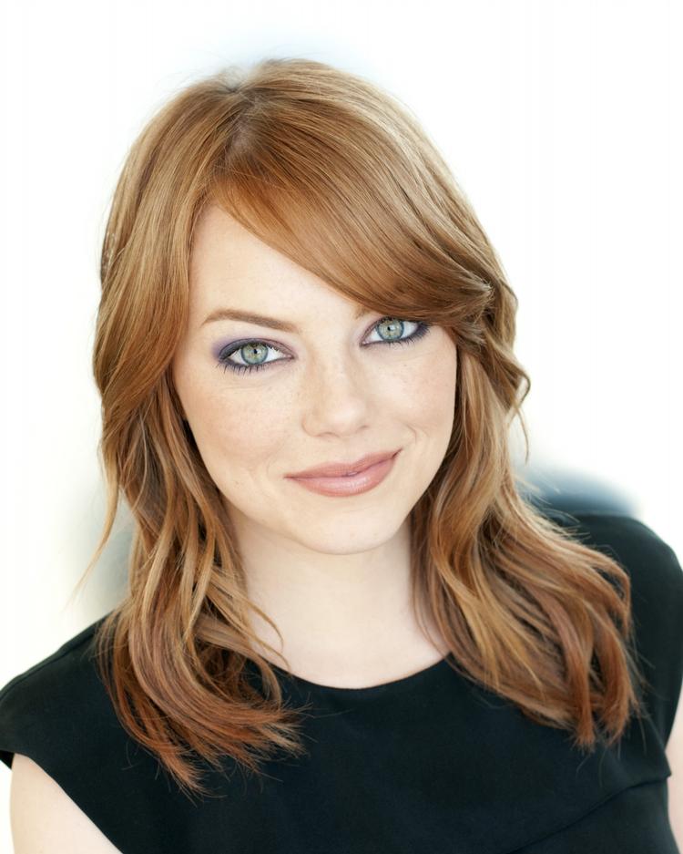 Karrierebevidst. Emma Stone er født Emily Jean Stone 6. november 1988 i Scottsdale, Arizona, men skiftede fornavn, da der allerede var en Emily Stone i branchen. 
