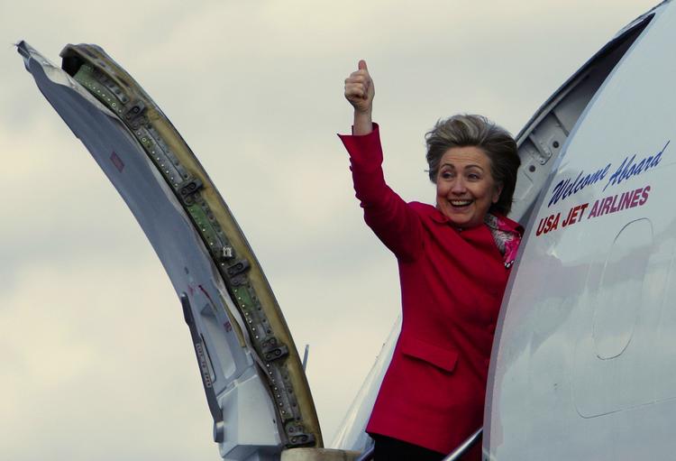 demokrati. Hillary Clinton glæder sig over de demokratiske fremskridt, som Myanmar gør. I december besøger hun landet for at se på, hvordan USA kan hjælpe. 