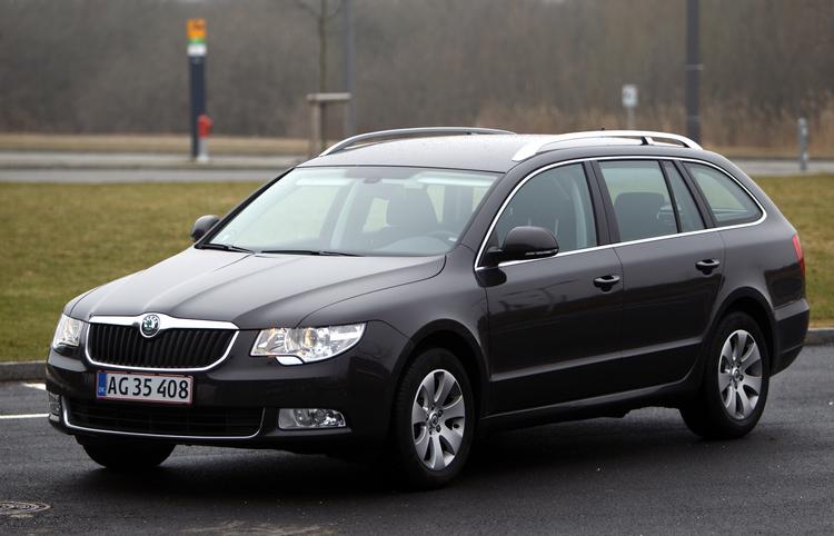 Statsmandsbil. Det er en bil i denne serie, Skoda Superb, som Lars Løkke Rasmussen har fået stillet til rådighed af Venstre. 