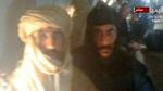 Optagelser. Libysk stats-tv viste billeder af den tilfangetagne Saif al-Islam Gaddafi (t.v.). Til højre sidder en vagt. 