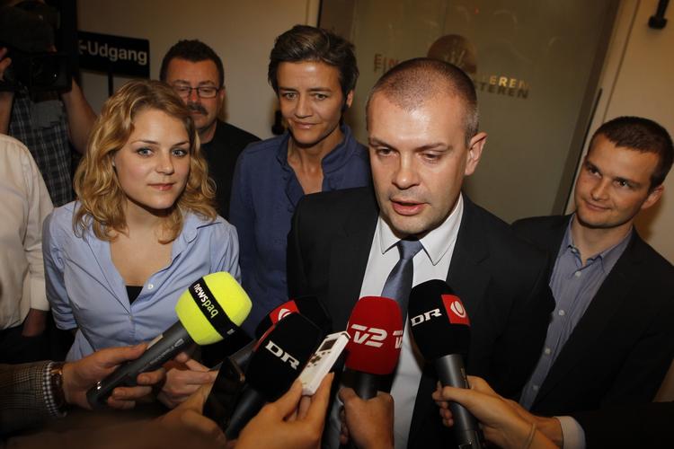 Social Democratic Finance Minister Bjarne Corydon flanked by the Red Green Party's Johanne Schmidt-Nielsen. 