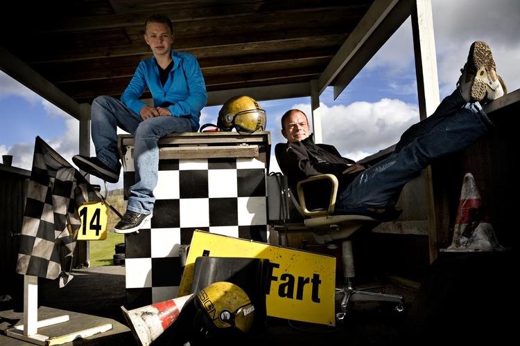 heldig. Det går stærkt for Kevin Magnussen (tv.), der er kørt i faderen Jans hjulspor. 