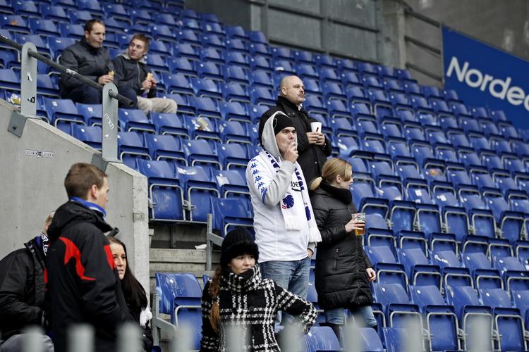 tomt. FCK-tilhængerne blev væk og der var heller ikke mange blågule på tribunerne, da Brøndby slog FCK 2-1. 